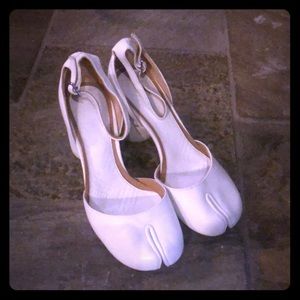 MARGIELA COW TOE ROUND HEEL PUMPS